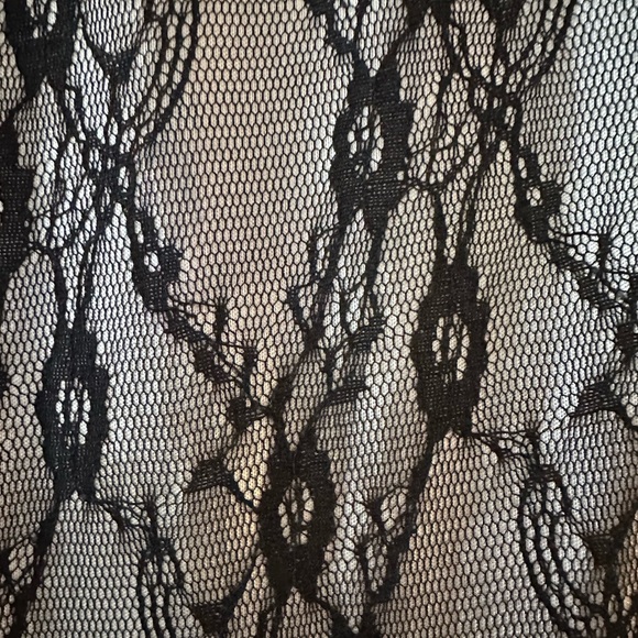 Very pretty skirt pull on style stretchy, black lace over nude underlay - Picture 3 of 3